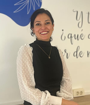 Sra. Esther Camacho Sra. Esther Camacho